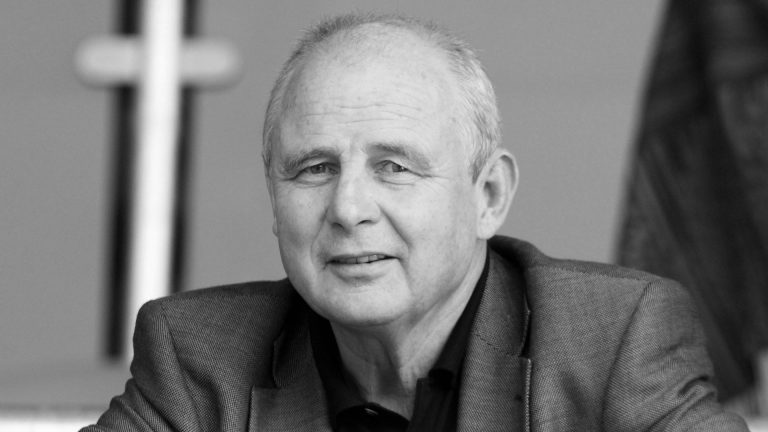 Große Trauer um Bernd Hölzenbein DFL Deutsche Fußball Liga