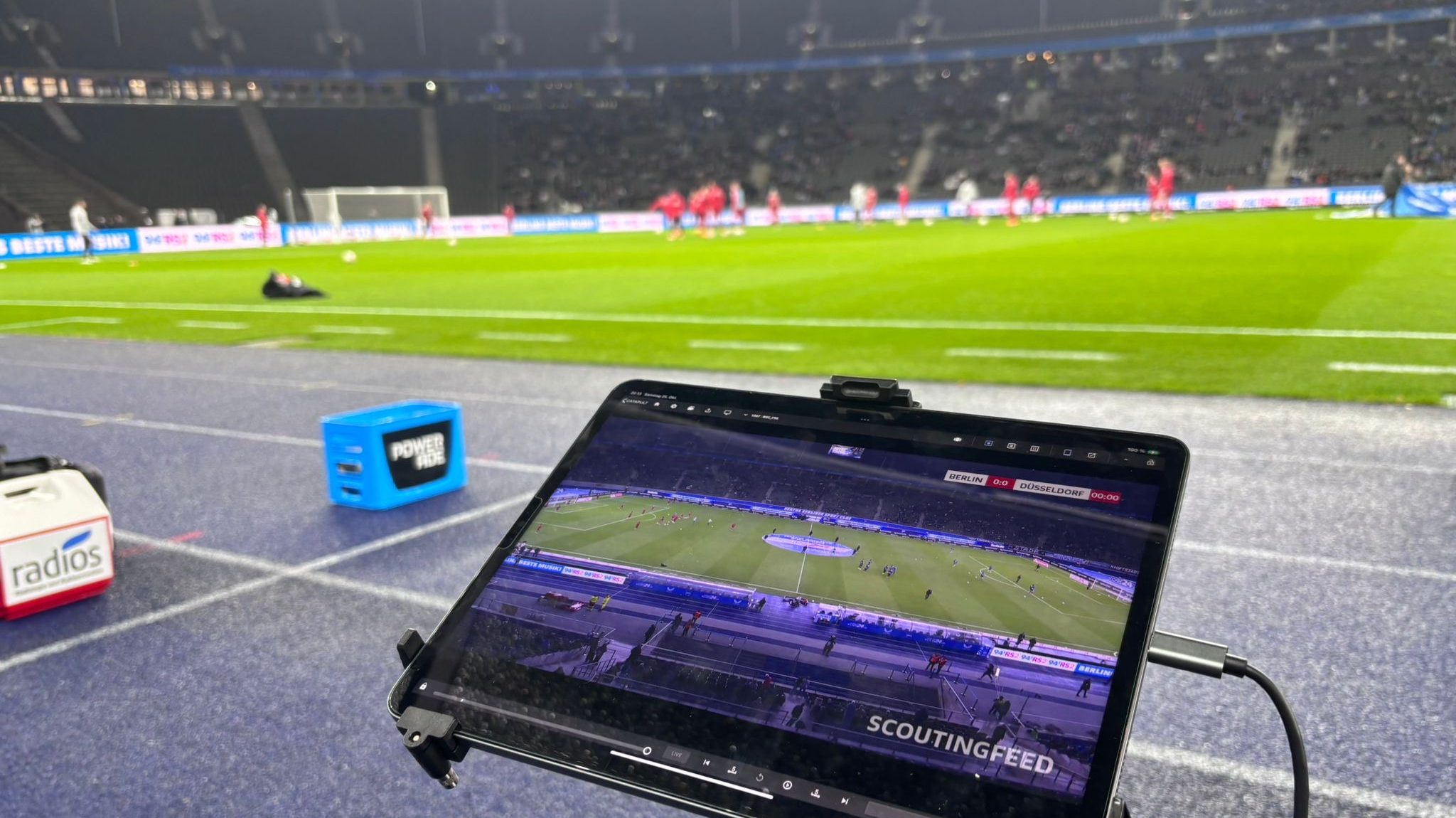 Display am Spielfeldrand